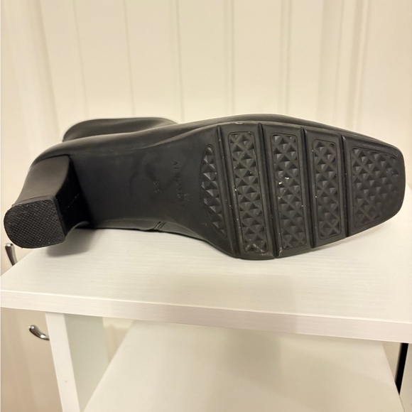 Aerosoles Black Women's Boots 8.5 wide - Picture 5 of 10